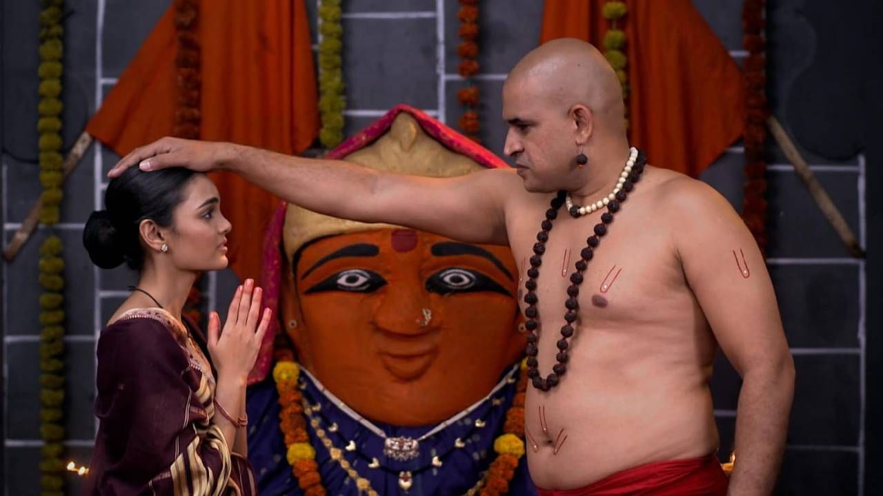 “तुझी पात्रता तुला आणि गावाला आम्ही दाखवतो”, स्वामींची ही घोषणा या कथानकाला एक वेगळंच वळण देते आणि संपूर्ण गावाला हादरवून टाकणारं सत्य पुढे आणण्याचा संकेत देते.