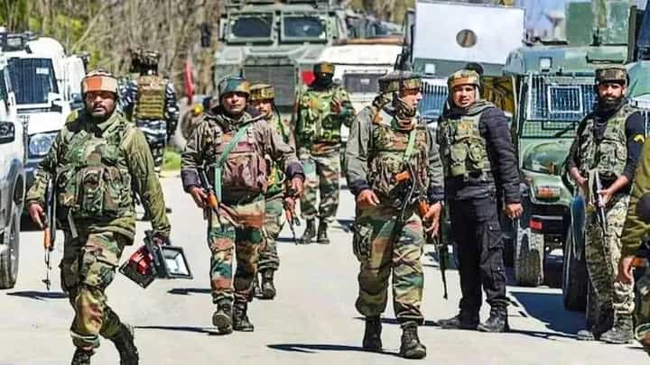 Jammu Kashmir : दिसता क्षणी खात्मा... निशाण्यावरील 17 पैकी 6 जणं ठार, इतर दहशवादी रडारवर, सुरक्षा दलांकडून कसून शोध Jammu Kashmir : दिसता क्षणी खात्मा... निशाण्यावरील 17 पैकी 6 जणं ठार, इतर दहशवादी रडारवर, सुरक्षा दलांकडून कसून शोध