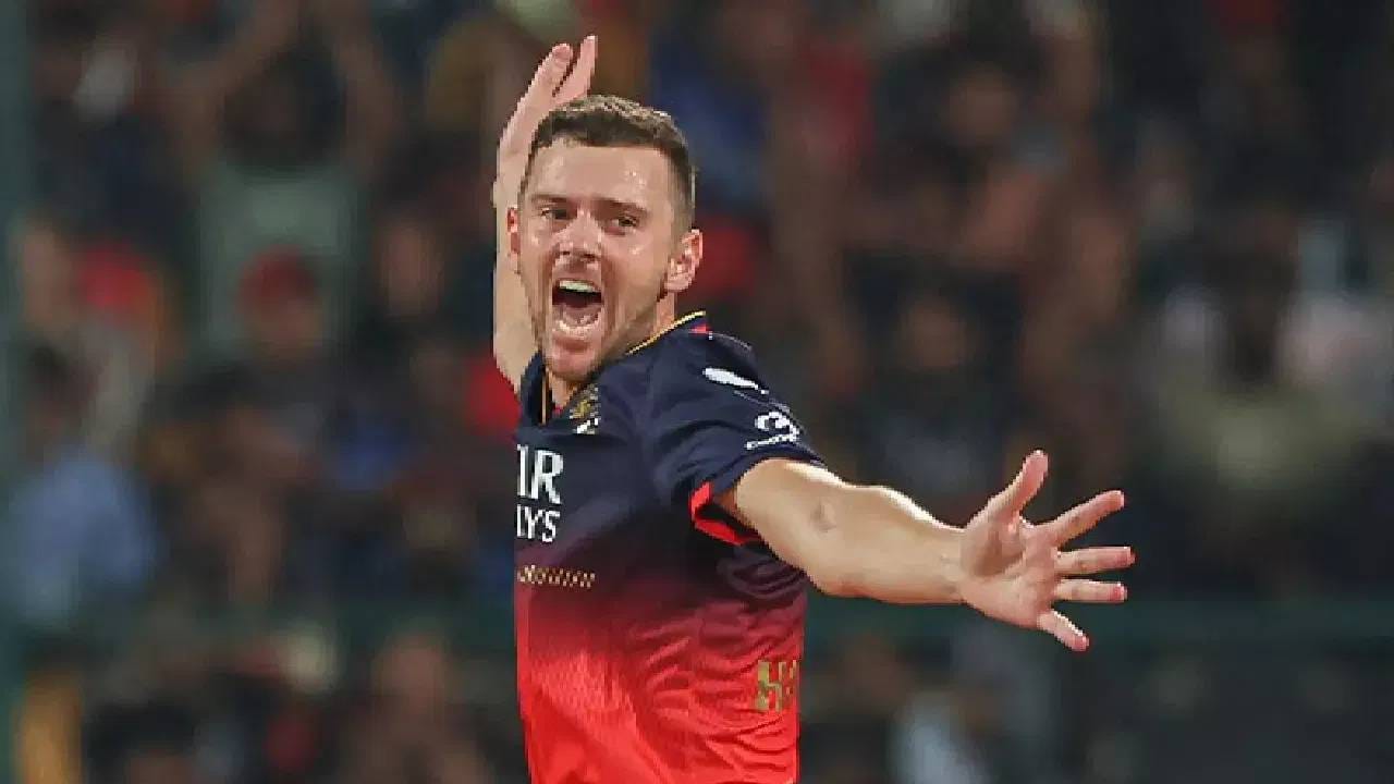 जोश हेझलवूड हा यावर्षीच्या आयपीएलमध्ये आरसीबीसाठी सर्वाधिक डॉट बॉल टाकणारा गोलंदाज आहे. त्याने 36.5 षटकांत एकूण 103 डॉट बॉल टाकले आहेत. हेझलवूड वगळता कोणत्याही आरसीबी गोलंदाजाने 100 डॉट बॉल टाकलेले नाहीत.