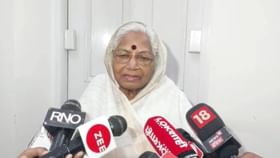 नव्या सरन्यायाधीशांच्या आईलाही वाटतं निवडणुका बॅलेट पेपरवरच व्हाव्यात नव्या सरन्यायाधीशांच्या आईलाही वाटतं निवडणुका बॅलेट पेपरवरच व्हाव्यात