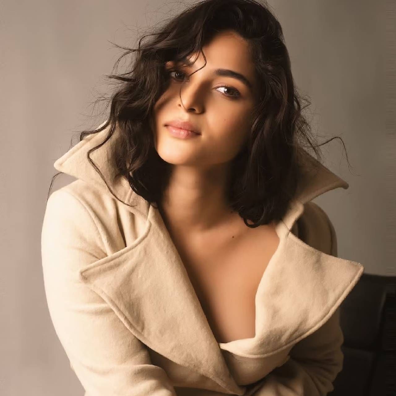 Qayadu Lohar has won the hearts of the audience with his acting skills. Although he has acted in only a few films, his number of fans is very large. This actress has ruled the hearts of the youth with her beauty.