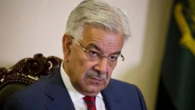 भारताविरुद्ध अण्वस्त्रांचा वापर करणार का? पाकिस्तानचं एक पाऊल मागं, पाकच्या संरक्षण मंत्र्याचं मोठं वक्तव्य