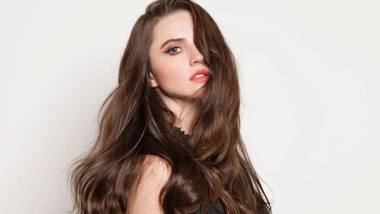 जाड आणि लांब केसांसाठी कांद्याच्या रसात 'या' 2 गोष्टी करा मिक्स, काही दिवसांत दिसून येईल परिणाम