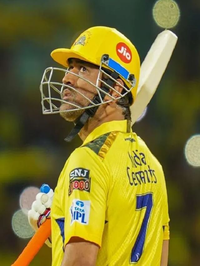 धोनीचं IPLमध्ये ऐतिहासिक 'शतक', ठरला पहिलाच फलंदाज धोनीचं IPLमध्ये ऐतिहासिक 'शतक', ठरला पहिलाच फलंदाज