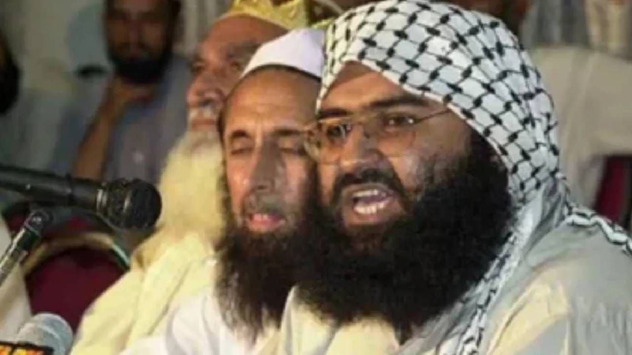 मीही मेलो असतो तर..; भारतीय हल्ल्यात संपूर्ण कुटुंब ठार झाल्यानंतर मसूद अजहरची प्रतिक्रिया मीही मेलो असतो तर..; भारतीय हल्ल्यात संपूर्ण कुटुंब ठार झाल्यानंतर मसूद अजहरची प्रतिक्रिया