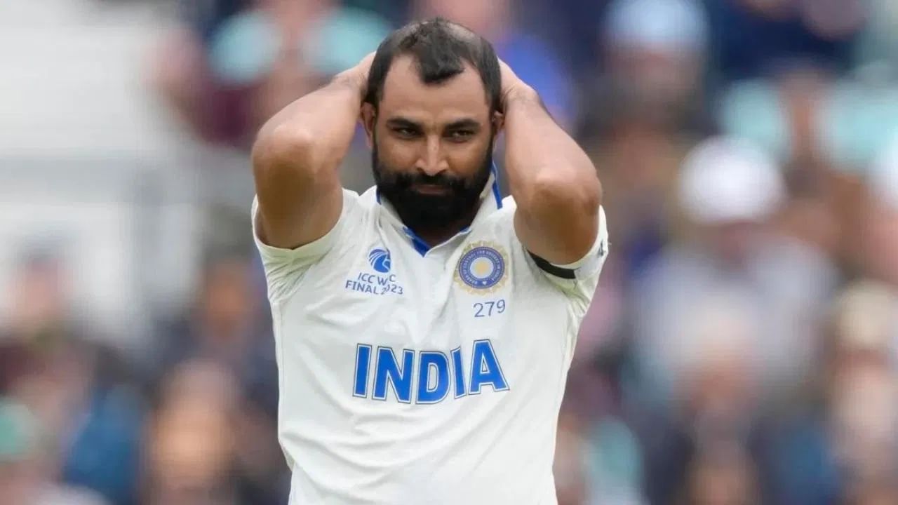 मोहम्मद शमी जवळपास गेल्या 2 वर्षांपासून टीममधून बाहेर आहे. ऑस्ट्रेलिया विरुद्ध WTC फायनल हा शमीचा अखेरचा कसोटी सामना होता. त्यानंतर शमीला दुखापतीमुळे कमबॅक करता आलं नाही. (Photo Credit : PTI)