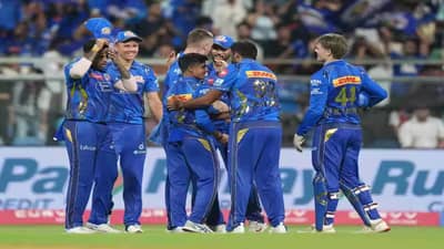 RR vs MI : मुंबई इंडियन्सला राजस्थानविरुद्धच्या सामन्याआधी मोठा झटका, स्टार बॉलर हंगामातून बाहेर