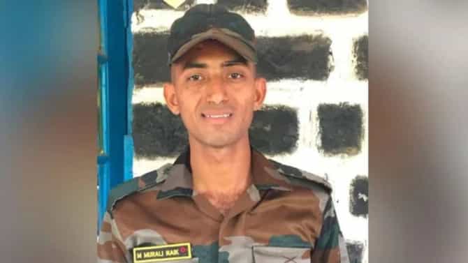 आई मोलकरीण, वडील मजूर; एकुलता एक मुलगा शहीद, काळजाला पिळवटून टाकणारी मुरली नाईकची कहाणी