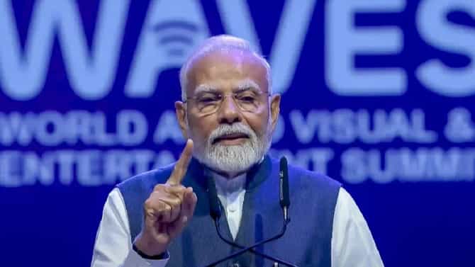 माणसांना रोबॉट नाही बनवायचंय, मोठी स्वप्न पाहा; मोदींचं तरुण क्रिएटर्ससाठी काय आवाहन?