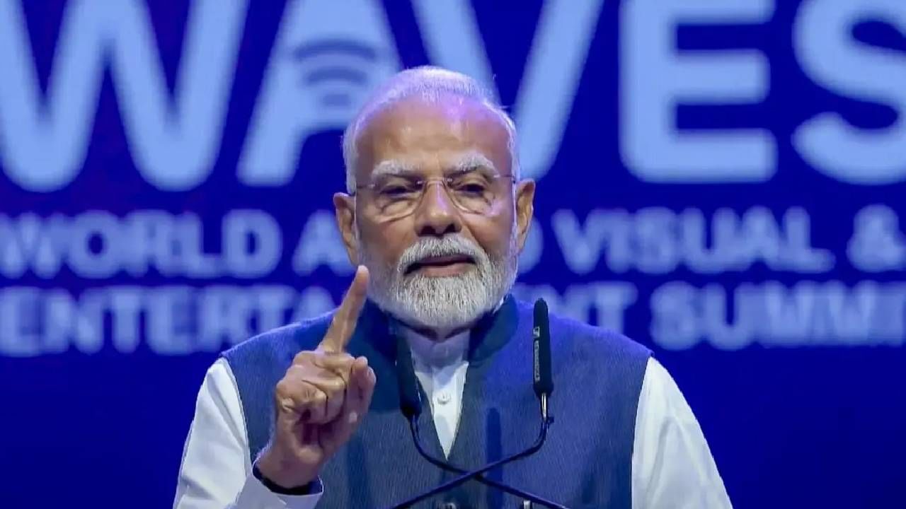 माणसांना रोबॉट नाही बनवायचंय, मोठी स्वप्न पाहा; मोदींचं तरुण क्रिएटर्ससाठी काय आवाहन? माणसांना रोबॉट नाही बनवायचंय, मोठी स्वप्न पाहा; मोदींचं तरुण क्रिएटर्ससाठी काय आवाहन?