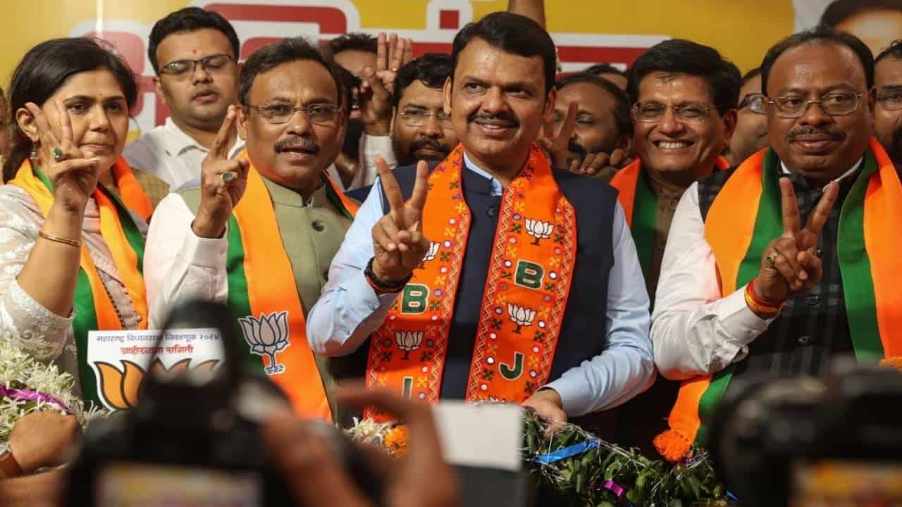 Chandrashekhar Bawankule : काँग्रेसला फोडा अन् खाली करा... ते आपल्याकडे आले तर... भाजपच्या बड्या नेत्याचा थेट आदेश Chandrashekhar Bawankule : काँग्रेसला फोडा अन् खाली करा... ते आपल्याकडे आले तर... भाजपच्या बड्या नेत्याचा थेट आदेश