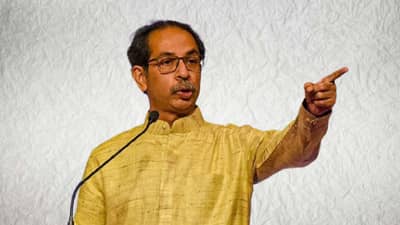 शिवसेनाप्रमुखांनी जेव्हा माँसाहेबांना सांगितले माझी बॅग भरुन ठेवा, उद्धव ठाकरे यांनी सांगितला तो किस्सा