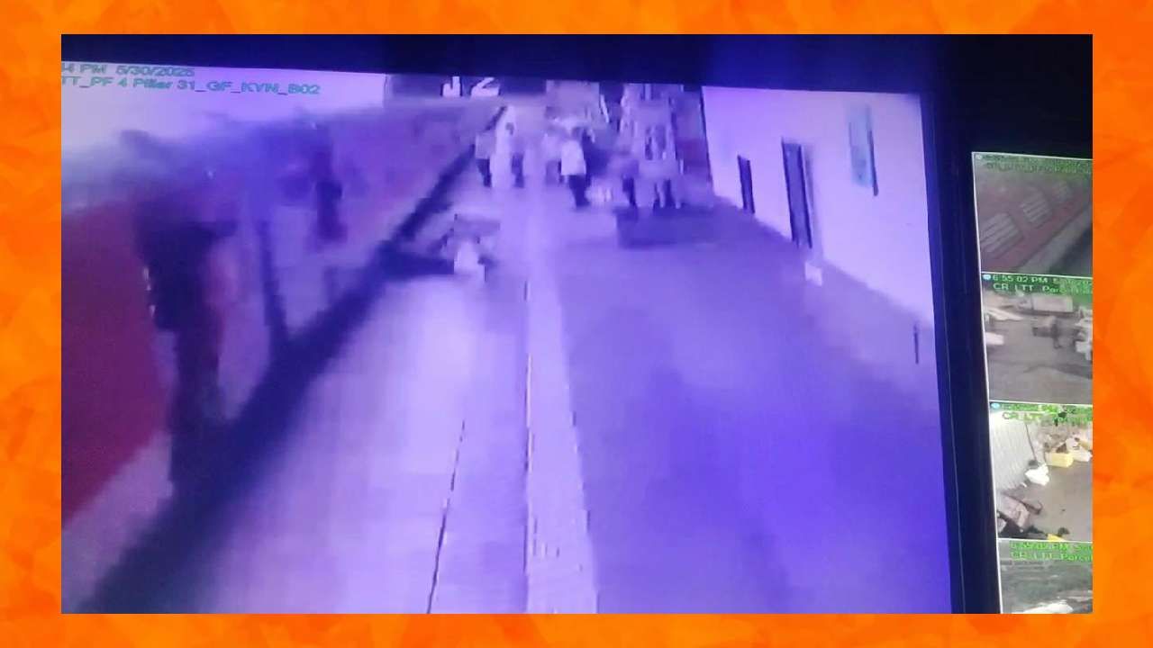 आरपीएफ जवानाचे प्रसंगावधान, प्लॅटफॉर्म गॅपमध्ये पडलेल्या प्रवाशाला दिले जीवदान आरपीएफ जवानाचे प्रसंगावधान, प्लॅटफॉर्म गॅपमध्ये पडलेल्या प्रवाशाला दिले जीवदान