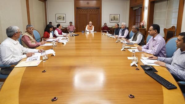 टीबी मुक्त भारत अभियानाचा पंतप्रधान मोदींनी घेतला आढावा, उपक्रमांचं कौतुक करत म्हणाले की...