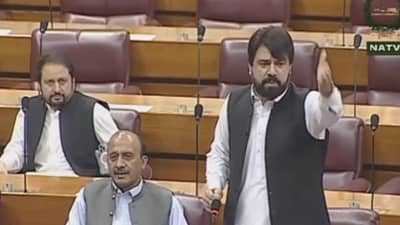 पाकिस्तानी खासदाराने संसदेत शाहबाज शरीफ यांना झाप- झाप झापले, मोदींचे नाव घेण्यास...
