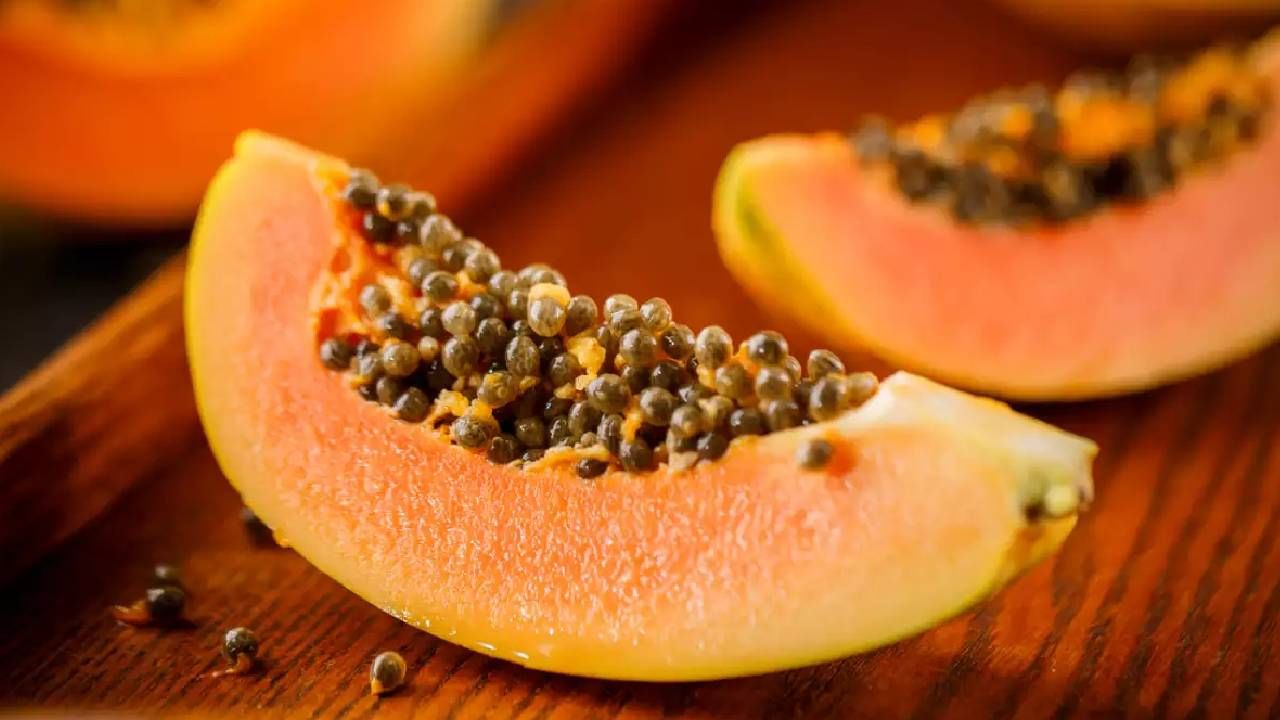 उन्हाळ्यात पपई खावी की नाही? त्याचे फायदे - नुकसान जाणून घ्या उन्हाळ्यात पपई खावी की नाही? त्याचे फायदे - नुकसान जाणून घ्या