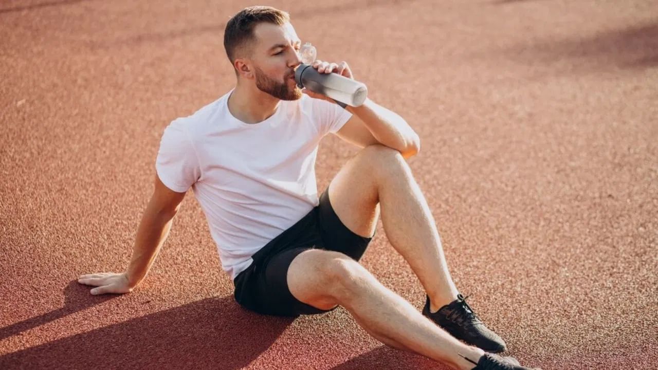 उन्हाळ्यात व्यायाम करताना डिहायड्रेशन टाळण्यासाठी प्या 'ही' 4 प्री वर्कआउट ड्रिंक्स