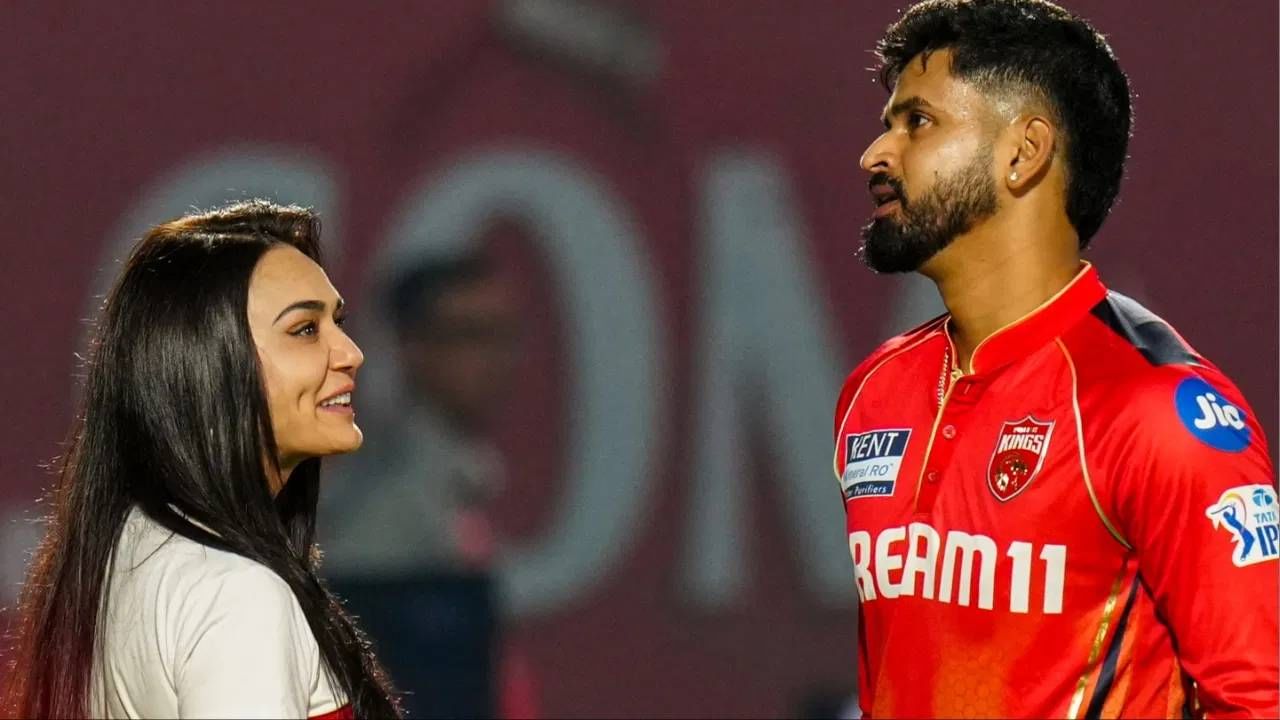 प्रीति झिंटाच्या एका चुकीमुळे पंजाब किंग्सचं स्पर्धेत झालं भलं, कसं काय ते जाणून घ्या प्रीति झिंटाच्या एका चुकीमुळे पंजाब किंग्सचं स्पर्धेत झालं भलं, कसं काय ते जाणून घ्या