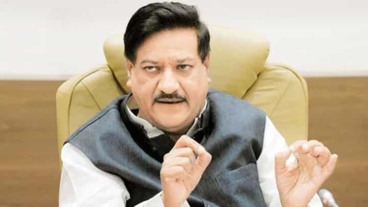 Prithviraj Chavan : भगवा नव्हे तर हिंदू दहशतवाद म्हणा... मालेगाव बॉम्बस्फोटावर माजी मुख्यमंत्री काय बोलून गेले? Prithviraj Chavan : भगवा नव्हे तर हिंदू दहशतवाद म्हणा... मालेगाव बॉम्बस्फोटावर माजी मुख्यमंत्री काय बोलून गेले?