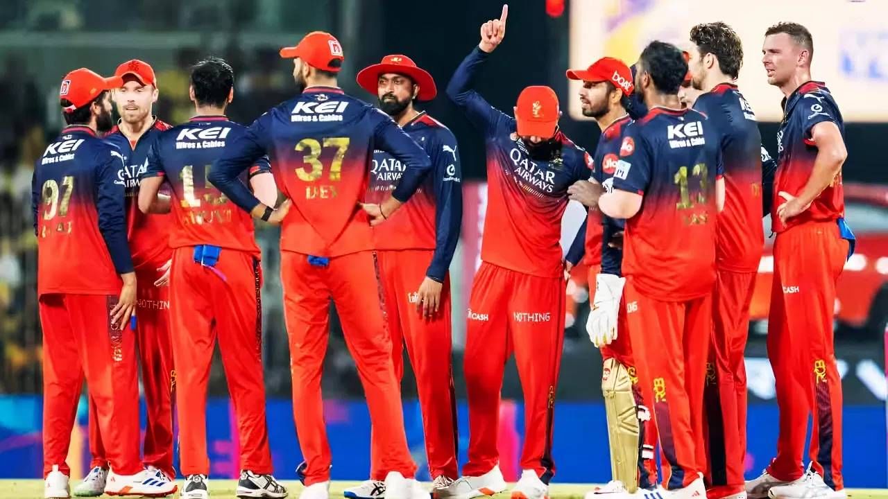 मार्क बाउचरने रॉयल चॅलेंजर्स बंगळुरूला प्लेऑफमध्ये पोहोचणारा तिसरा संघ म्हणून घोषित केले आहे. बाउचर म्हणाले की, आरसीबी संघाने या स्पर्धेत चांगली कामगिरी केली आहे. त्यामुळे रॉयल्सकडून प्लेऑफ फेरीतही अपेक्षा केली जाऊ शकते.