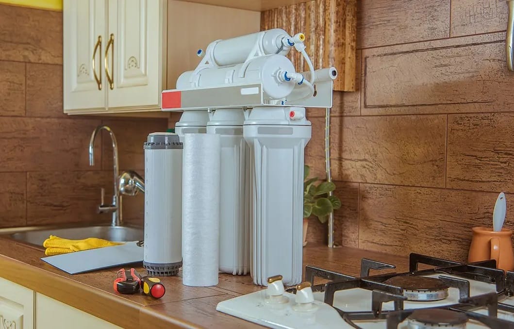 RO वापरताना दररोज पाणी वाया जातंय? ही युक्ती वापरा आणि वाचवा हजारो लिटर! RO वापरताना दररोज पाणी वाया जातंय? ही युक्ती वापरा आणि वाचवा हजारो लिटर!