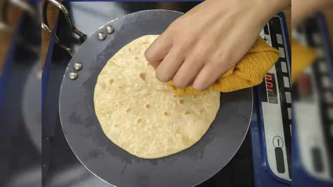 Roti upay: शास्त्रानुसार चुकूनही या दिवशी चपाती बनवू नका, कर्जबाजारी व्हाल...!