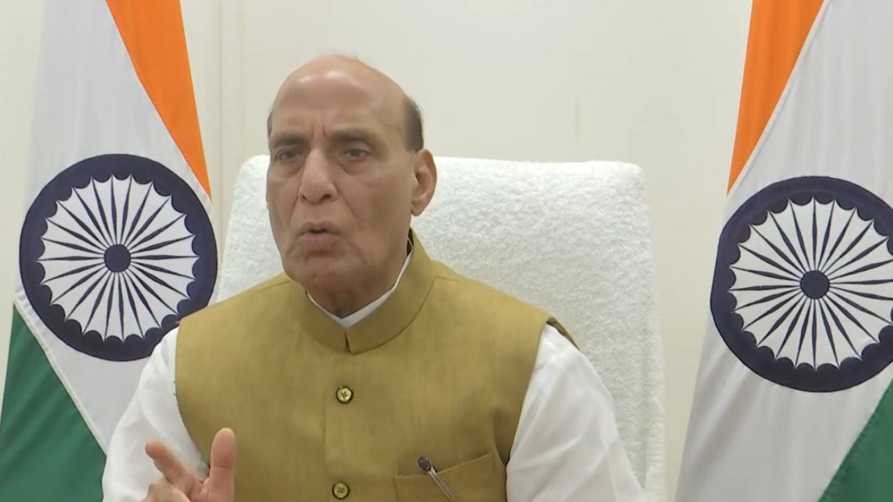 'दहशतवादी अन् दहशतवाद्यांचे आका आता सीमारेषेपलीकडेही सुरक्षित नाही...', संरक्षणमंत्री राजनाथ सिंह यांनी थेट दिला इशारा 'दहशतवादी अन् दहशतवाद्यांचे आका आता सीमारेषेपलीकडेही सुरक्षित नाही...', संरक्षणमंत्री राजनाथ सिंह यांनी थेट दिला इशारा