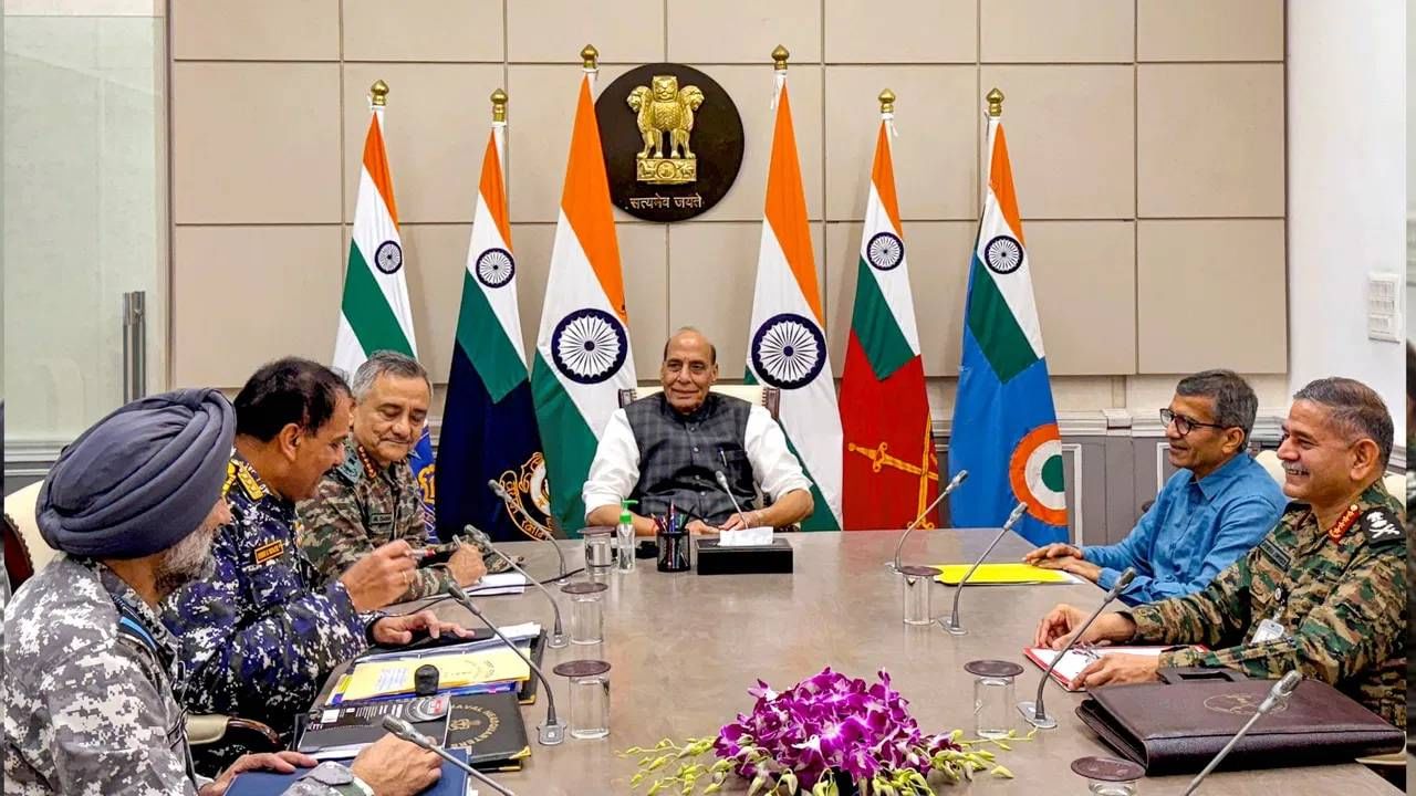 India-Pakistan War : हा एक फोटोच सर्वकाही सांगून जाईल, पाकिस्तान विरुद्धच भारताच यश India-Pakistan War : हा एक फोटोच सर्वकाही सांगून जाईल, पाकिस्तान विरुद्धच भारताच यश