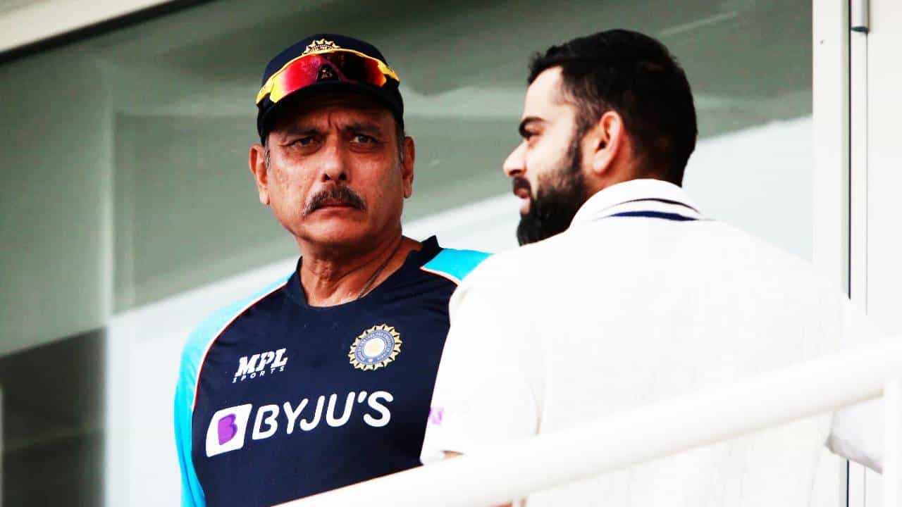 Ravi Shastri Reveals Kohli Retirement Truth : भारतीय संघाचे माजी कोच रवी शास्त्री हे कोहलीचे प्रशंसक आहेत. कोहलीच्या कसोटीतील निवृत्तीने आपल्याला धक्का बसला. मला वाटत होते की तो अजून दोन ते तीन वर्षे अजून आरामात खेळेल, अशी प्रतिक्रिया शास्त्री यांनी दिली.