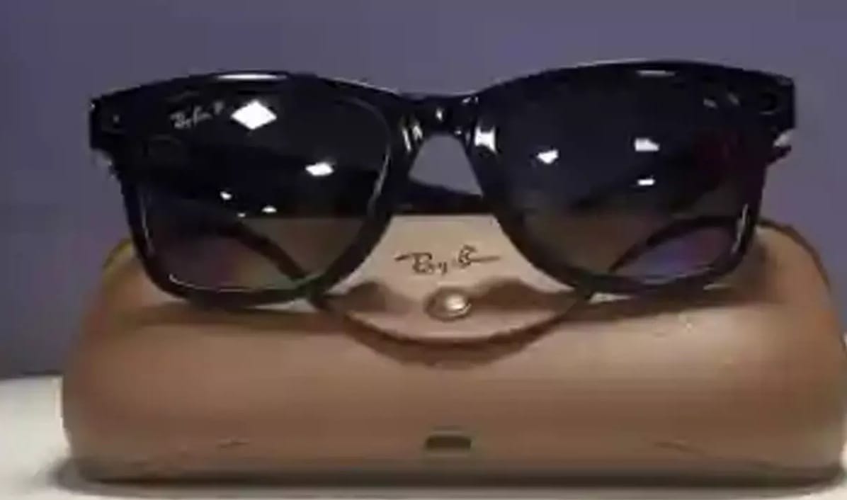 फक्त स्टाईल नाही, स्मार्टनेसही ! रे-बनच्या स्मार्ट चष्म्याचे ‘हे’ फीचर्सही तुम्हाला थक्क करतील! फक्त स्टाईल नाही, स्मार्टनेसही ! रे-बनच्या स्मार्ट चष्म्याचे ‘हे’ फीचर्सही तुम्हाला थक्क करतील!