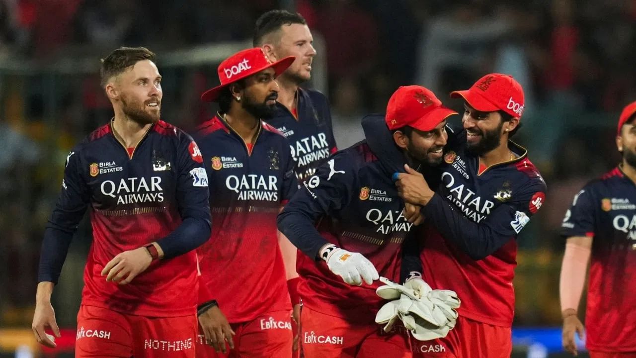 RCB vs SRH : आरसीबीला प्लेऑफच्या तोंडावर झटका, कॅप्टन बदलला, महाराष्ट्राच्या खेळाडूकडे नेतृत्व RCB vs SRH : आरसीबीला प्लेऑफच्या तोंडावर झटका, कॅप्टन बदलला, महाराष्ट्राच्या खेळाडूकडे नेतृत्व