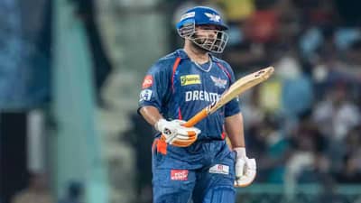 6,6,6,4,4,4,4,4, ऋषभ पंतचा शेवटच्या सामन्यात अर्धशतकी तडाखा, नितीश राणाची बरोबरी