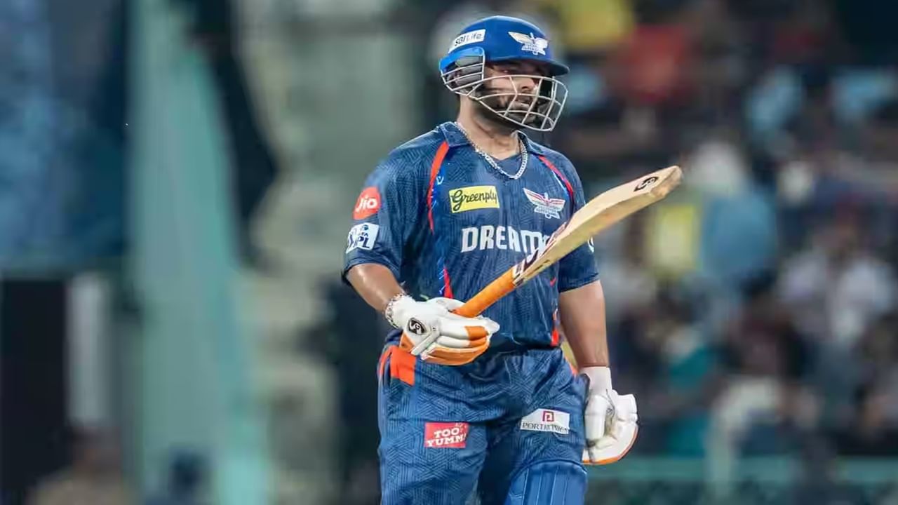 6,6,6,4,4,4,4,4, ऋषभ पंतचा शेवटच्या सामन्यात अर्धशतकी तडाखा, नितीश राणाची बरोबरी 6,6,6,4,4,4,4,4, ऋषभ पंतचा शेवटच्या सामन्यात अर्धशतकी तडाखा, नितीश राणाची बरोबरी