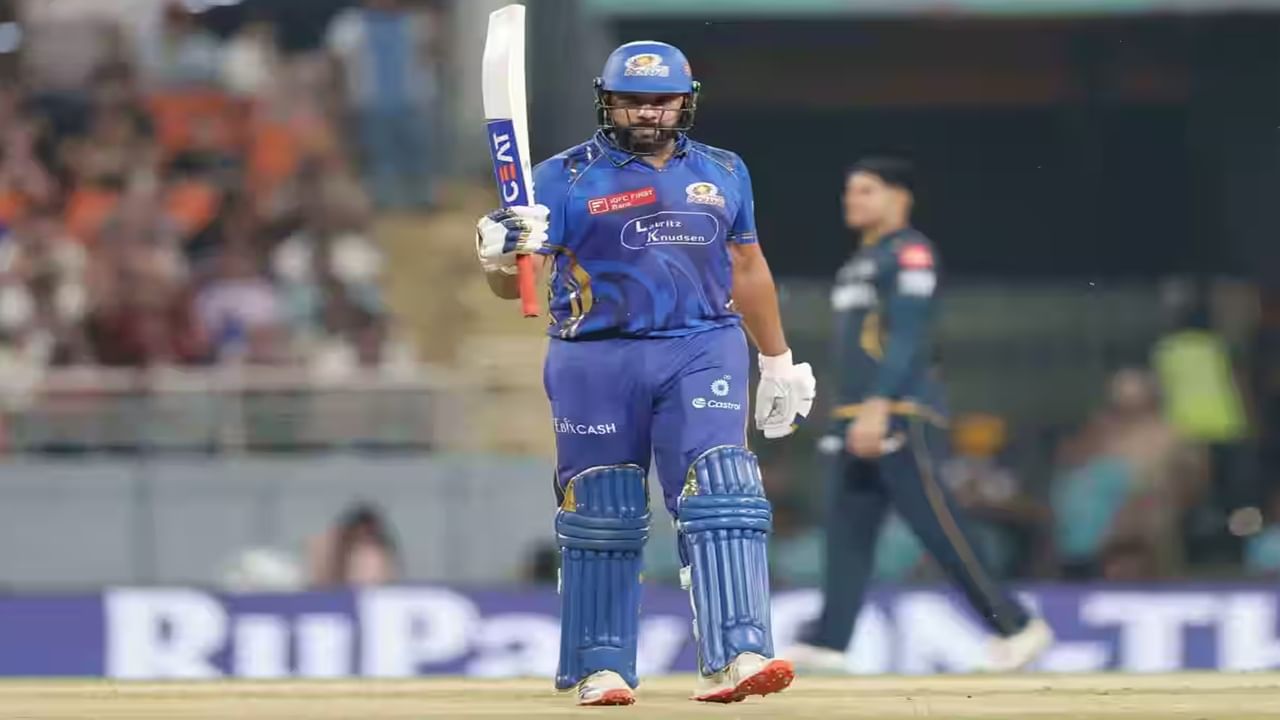 रोहितने या सिक्ससह आणखी एक कारनामा केला. रोहितने आयपीएलमध्ये 7 हजार धावांचा टप्पा पूर्ण केल्या. रोहित अशी कामगिरी करणारा दुसरा फलंदाज ठरला.  (Photo Credit : IPL/Bcci)