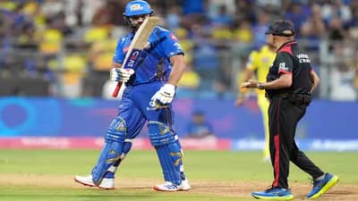 Rohit Sharma : रोहित शर्माकडे गुजरात विरुद्ध महारेकॉर्डची संधी, हिटमॅन वानखेडेत इतिहास घडवणार?