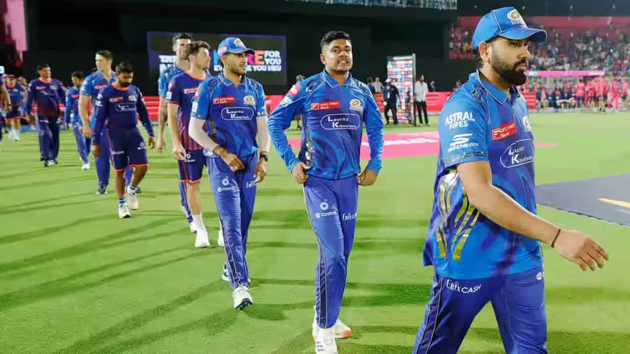 Mumbai Indians : मुंबई इंडियन्सला गुजरात विरूद्धच्या सामन्याआधी मोठा झटका, नक्की काय काय झालं?