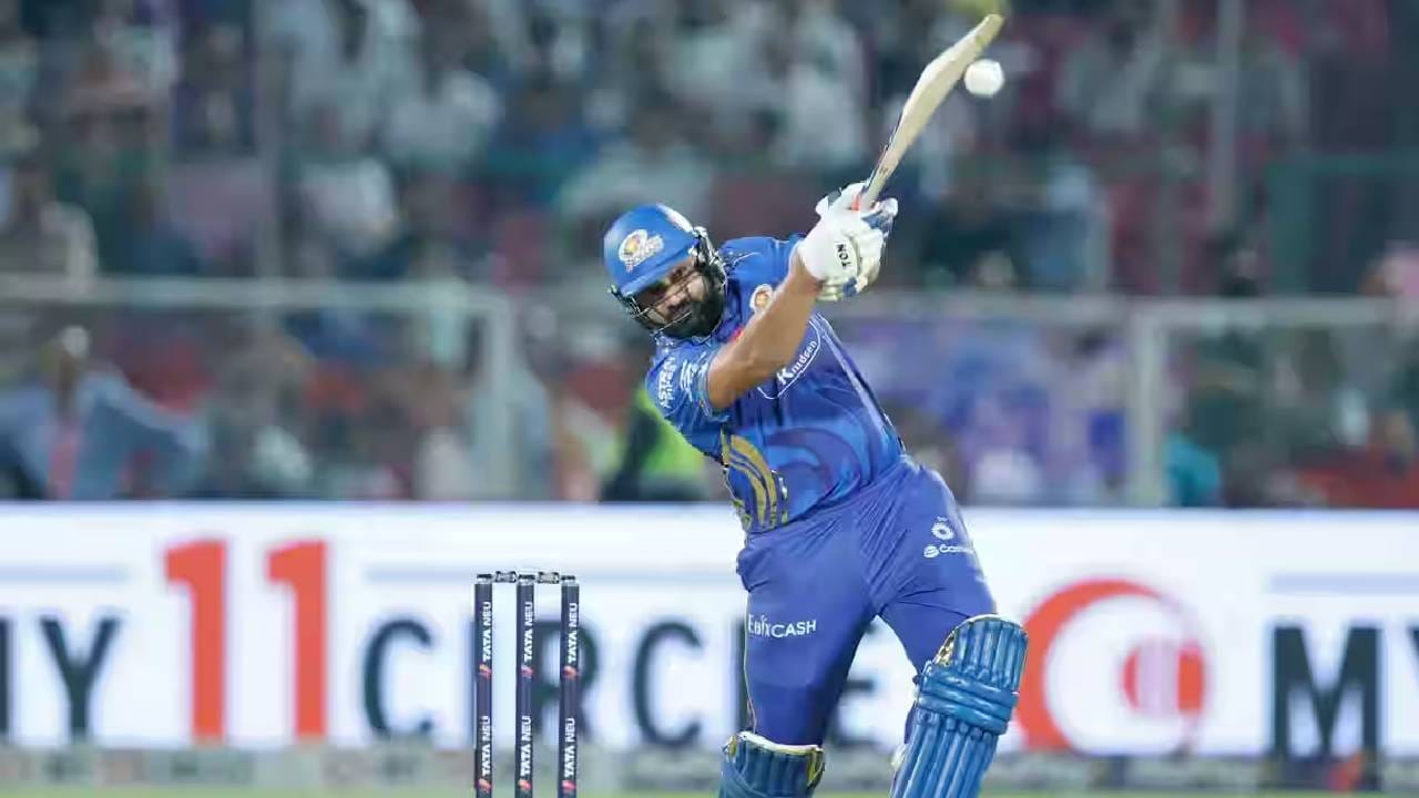 रोहित शर्माने गुजरात टायटन्सविरुद्ध शानदार फलंदाजी केली. त्याने 81 धावांची खेळी करत आयपीएलमध्ये 7 हजार धावा पूर्ण केल्या आहेत.(Photo- IPL/BCCI)