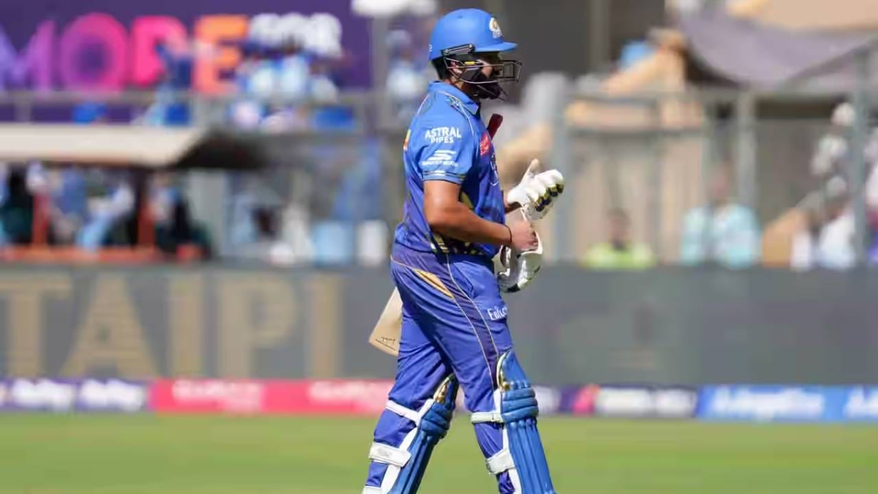 रोहित शर्माने या अर्धशतकी खेळीसह आयपीएलमध्ये 7000 धावा पूर्ण केल्या. रोहित शर्मा हा आयपीएलमध्ये 7000 पेक्षा जास्त धावा करणारा विराट कोहलीनंतर दुसरा खेळाडू आहे. (Photo- IPL/BCCI)