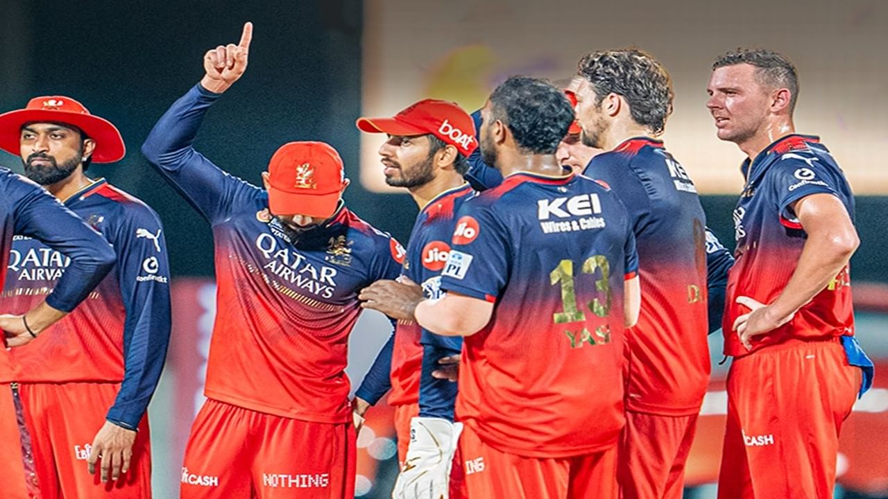 रॉयल चॅलेंजर्स बंगळुरुने 12 सामन्यात 17 गुण मिळवले आहेत. उर्वरित दोन सामन्यात विजय मिळवला तर 21 गुण होतील. पण पंजाब किंग्सच्या तुलनेत नेट रनरेट चांगला ठेवला तर टॉप 2 मध्ये राहील. पंजाब किंग्सचा उर्वरित सामन्यात पराभव झाला तर आरसीबीला संधी मिळेल. (Photo Credit : @RCBTweets X Account)