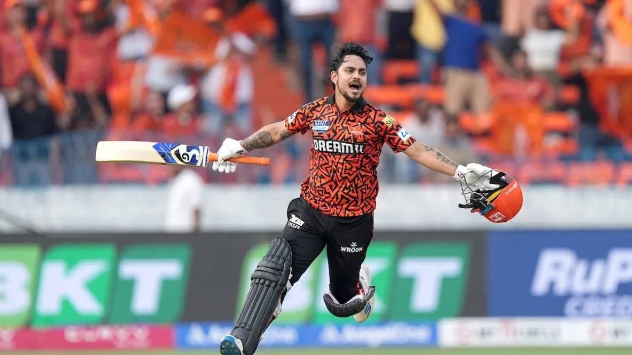 सनरायझर्स हैदराबादकडून पहिल्यांदाच खेळणाऱ्या इशान किशनने त्याच्या पहिल्याच सामन्यात शतक झळकावले. त्याने राजस्थान रॉयल्सविरुद्ध 47 चेंडूत 11 चौकार आणि 6 षटकारांच्या मदतीने 106 धावांची नाबाद खेळी केली. या हंगामातील हे पहिले शतक होते. पुढच्याच सामन्यात, इशान किशन लखनौ सुपरजायंट्स विरुद्ध गोल्डन डकचा बळी ठरला.