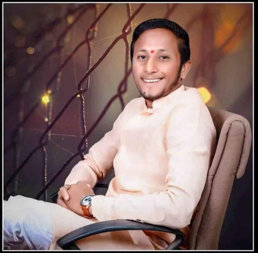 यासह सुयश चोंधे हा पीडित विवाहितेला अश्लील व्हिडिओ दाखवून जबरदस्ती करायचा, असाही आरोप करण्यात आला आहे. तसेच दाखवलेल्या व्हिडिओप्रमाणे शारीरिक संबंध ठेवण्यास सुयश चोंधे याच्याकडून पीडित असलेल्या त्याच्या पत्नीवर जबरदस्ती केली होती, असाही आरोप करण्यात आला आहे. 