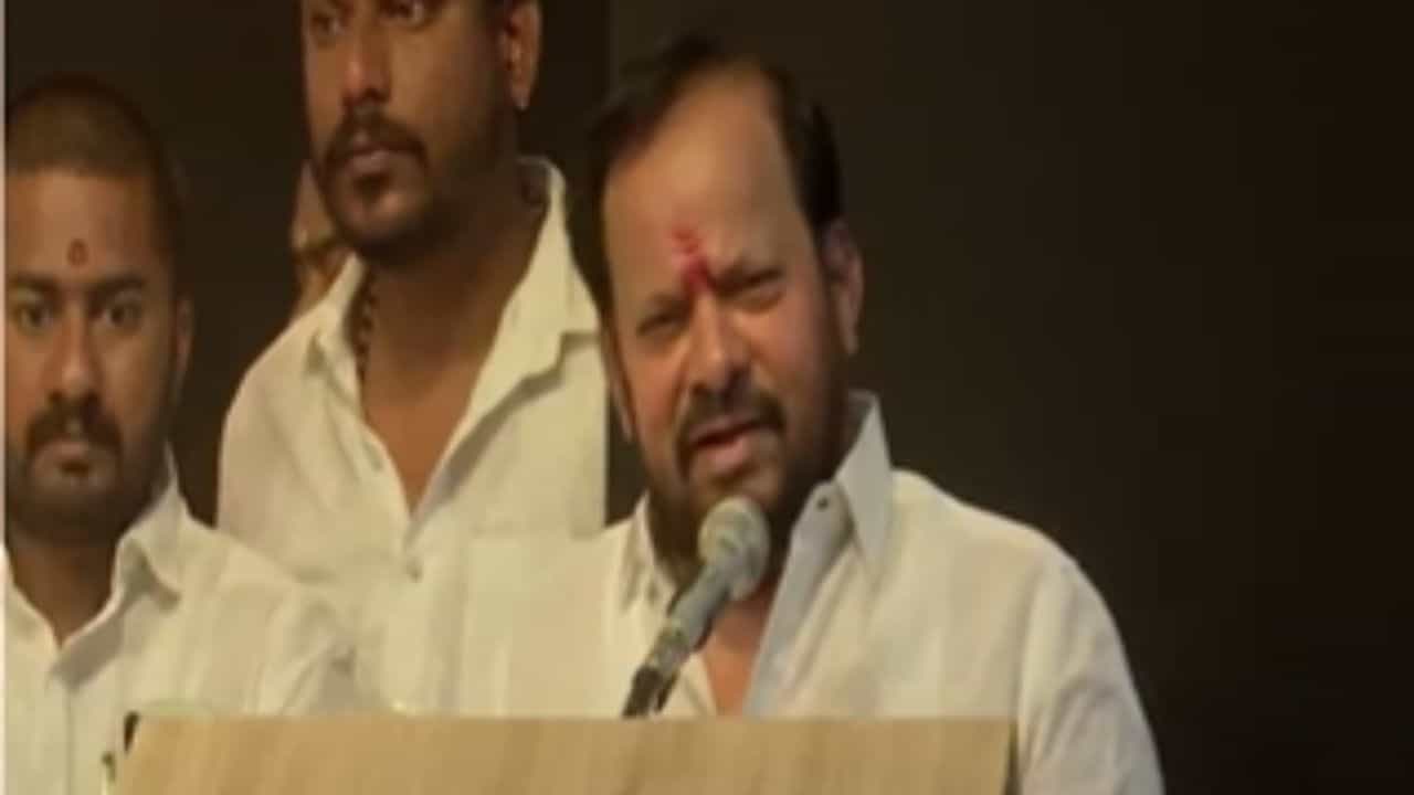 ShahajiBapu Patil : मी निवडून आलो असतो, तर शिंदे मुख्यमंत्री झाले असते - शहाजी बापू पाटील ShahajiBapu Patil : मी निवडून आलो असतो, तर शिंदे मुख्यमंत्री झाले असते - शहाजी बापू पाटील