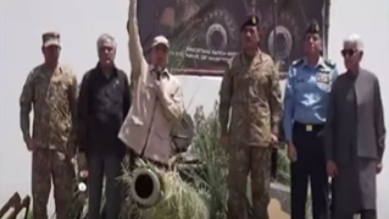 Shahbaz Sharif : पाकिस्तानची अक्कल ठिकाणावर आली! भारतासोबत शांतता चर्चेसाठी तयार; शाहबाज शरीफ यांचं विधान