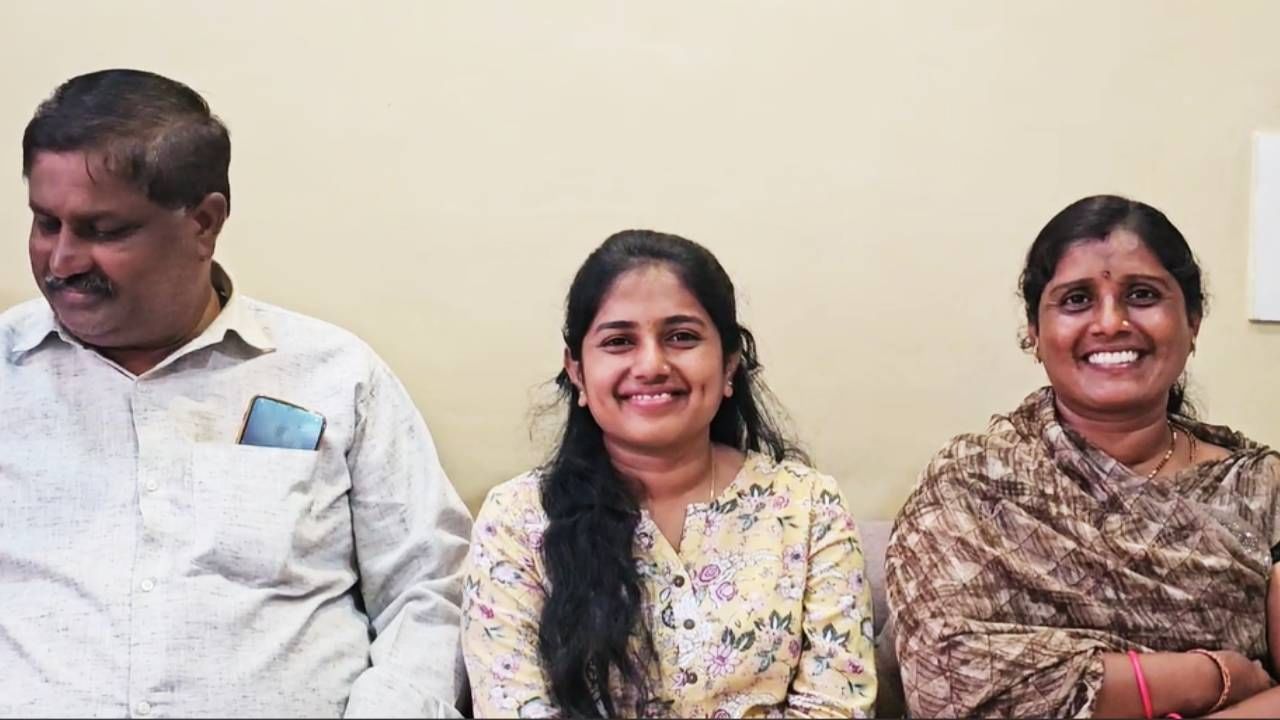 ज्या समाजात मुलीला शिकवणं गुन्हा मानलं जात होतं अशा भटक्या आणि सामाजिक विकासापासून दूर असलेल्या वैदू समाजाची बंधने झुगारून शुभांगीने रचलेला पाया अनेकांना प्रेरणा देणारा आहे.