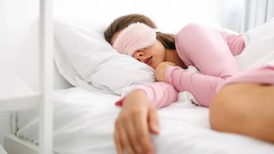 रात्री झोप लागताच झटका बसतो? जाणून घ्या सविस्तर!