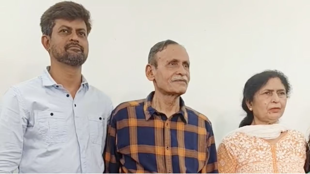 सोफिया कुरेशी ही मूळची गुजरातमधील वडोदरा येथील आहे. 1981 मध्ये जन्मलेल्या सोफियाने बायोकेमिस्ट्रीमध्ये पदव्युत्तर पदवी घेतली आहे. कर्नल सोफिया एका लष्करी कुटुंबातील आहे. त्यांचे आजोबाही भारतीय सैन्यात सेवा बजावत होते.