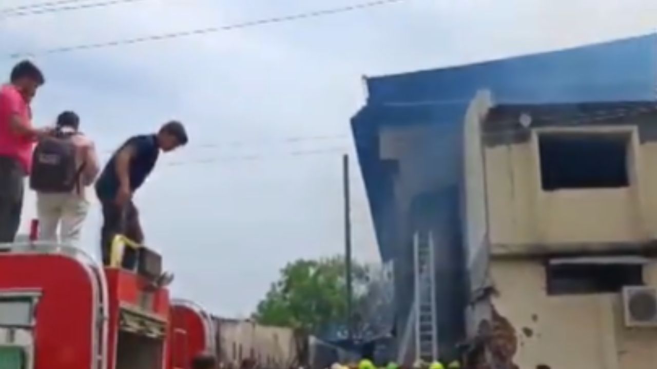 सोलापुरात भीषण अग्नितांडव, 8 जणांचा मृत्यू, मृतांच्या कुटुंबांना 5 लाखांची मदत