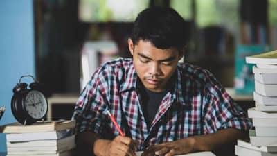 Vastu Tips : अभ्यासामधील एकाग्रता वाढवण्यासाठी वास्तूच्या या सोप्या नियमांचे करा पालन