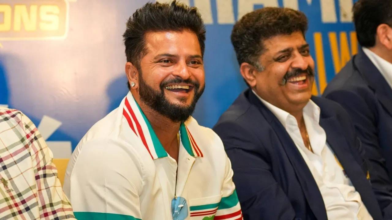 चेन्नई सुपर किंग्सने पाचवेळा जेतेपदाला गवसणी घातली आहे. या संघात सुरेश रैना याने महत्त्वाच्या खेळी केल्या आहेत. सुरेश रैनाने प्लेऑफमध्ये सर्वाधिक 714 धावा केल्या आहेत. प्लेऑफच्या 24 सामन्यात 155.21 च्या स्ट्राईक रेटने धावा केल्या आहेत. (PC-PTI)