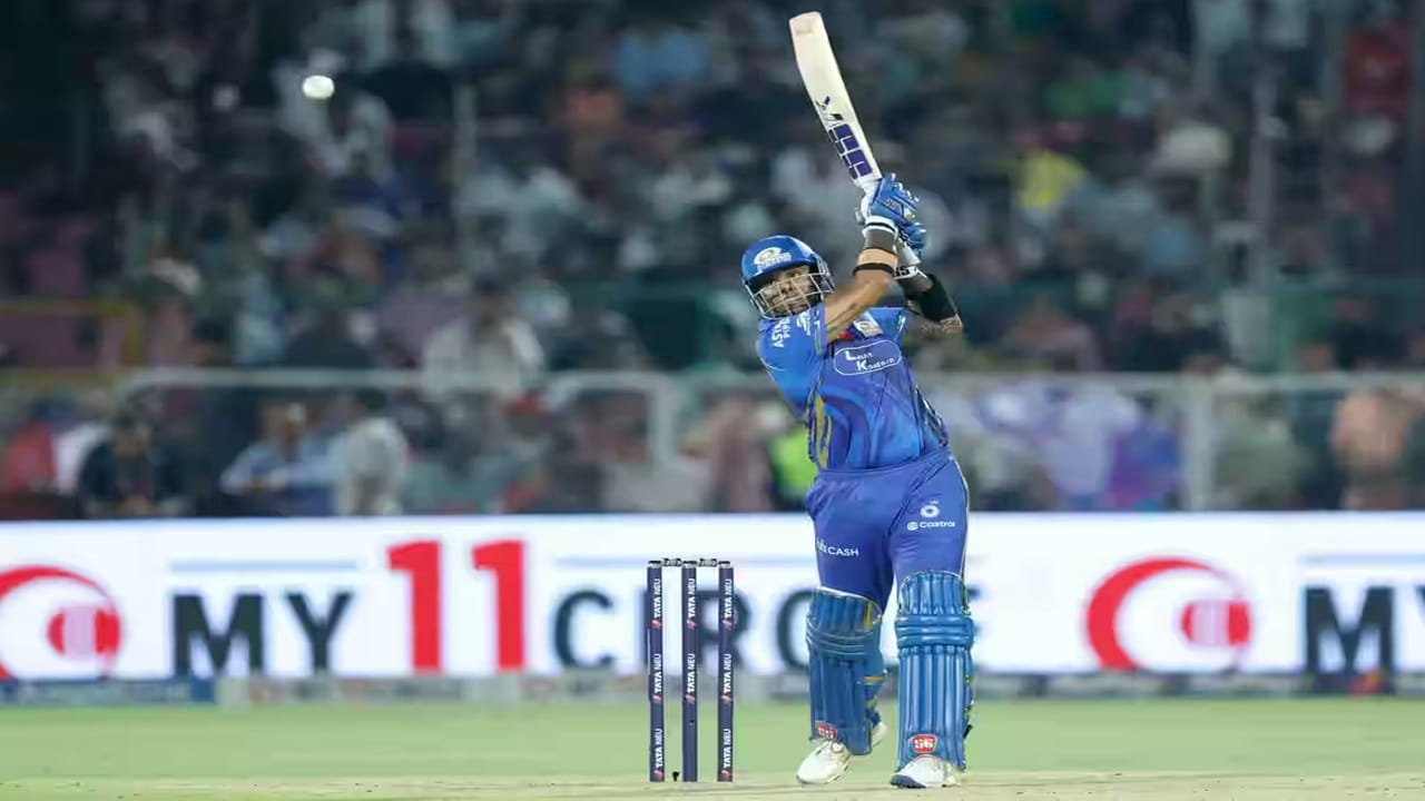 सूर्यकुमार यादवने दक्षिण आफ्रिकेचा फलंदाज टेम्बा बावुमा याचा वर्ल्ड रेकॉर्ड ब्रेक केला. तर मुंबई इंडियन्सचा माजी दिग्गज क्रिकेटर सचिन तेंडुलकर याचा विक्रम मोडीत काढला आहे. (Photo Credit : Ipl/Bcci)